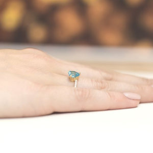 Pierścionek serce z Topazem 1,20ct i Brylantami z żółtego złota próby 585. W-0050T
